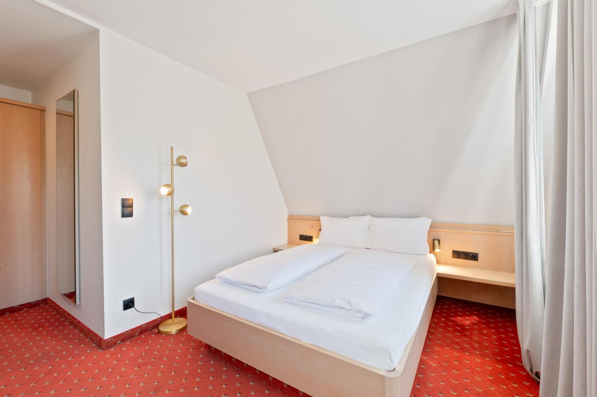 Steiners Hotel Airport-Messe Stuttgart Exterior photo