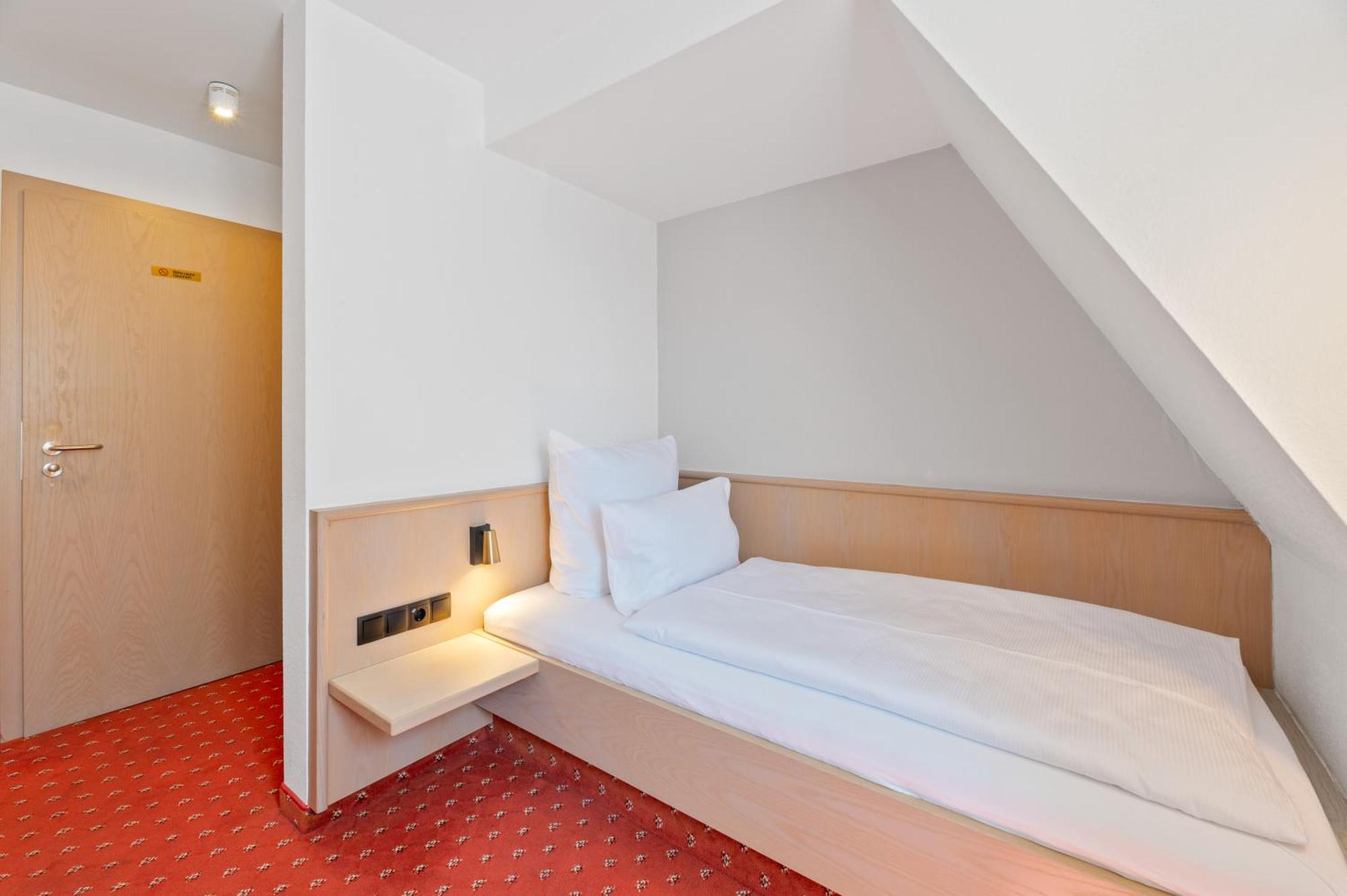 Steiners Hotel Airport-Messe Stuttgart Exterior photo