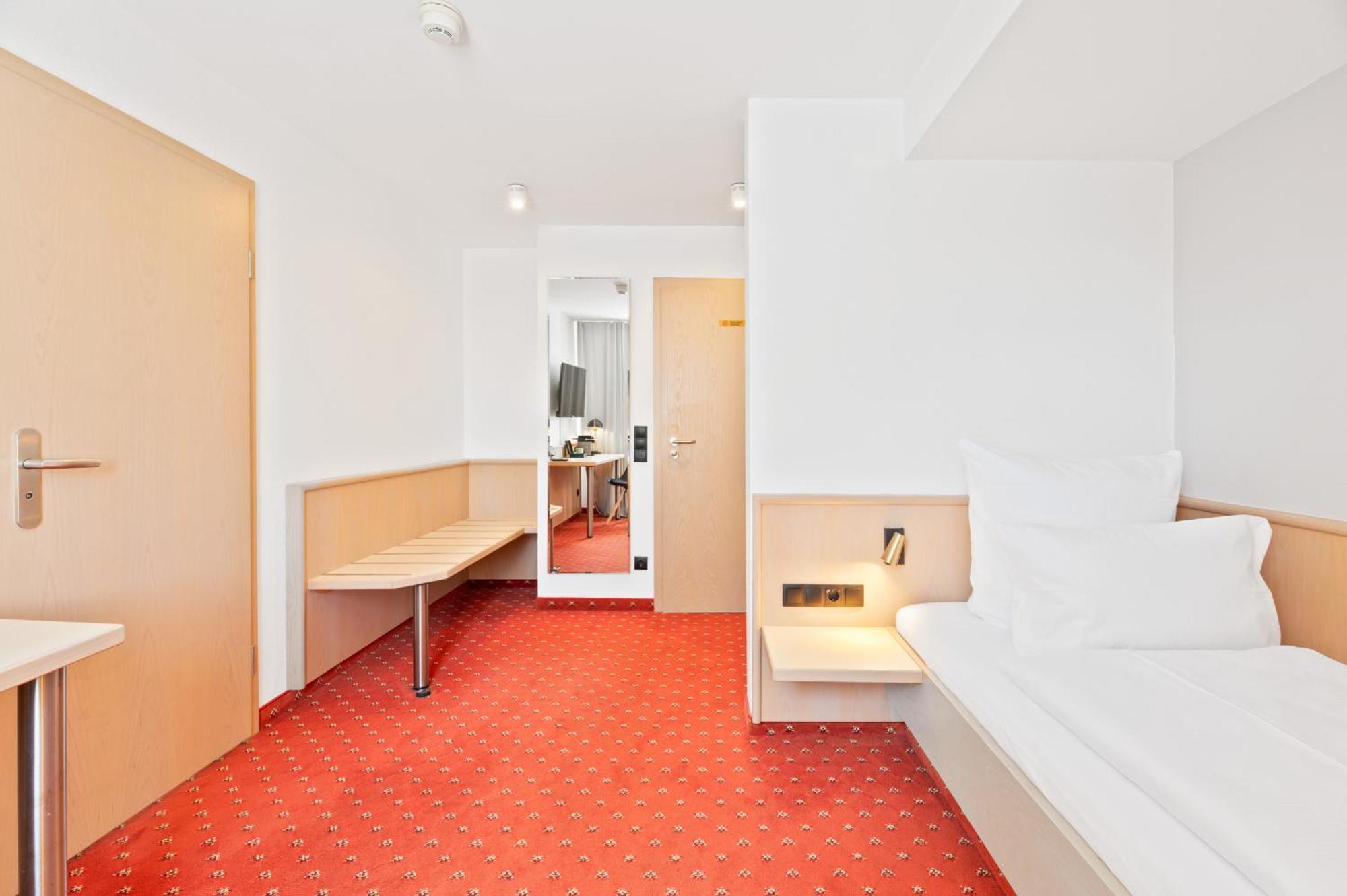 Steiners Hotel Airport-Messe Stuttgart Exterior photo